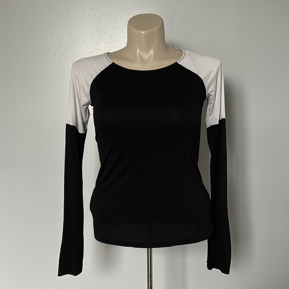 Forever 21 Black & White Long Sleeve Tee Sz M